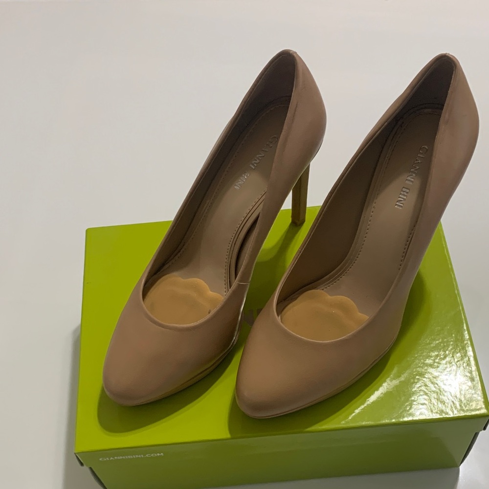 Gianni Bini Leighanne Nude Women's Heels